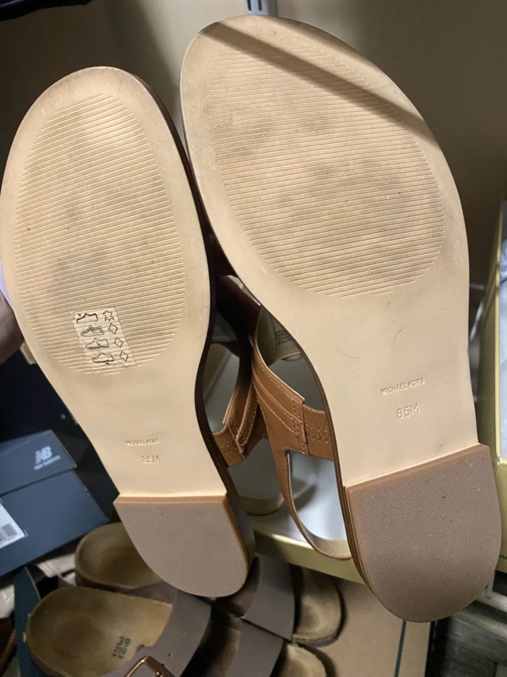 Michael Kors thong sandal - Picture 6 of 7